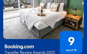 Bournecoast - Stylish Flat With Balcony - Sea Glimpses - 10 Min Walk To Beach - Parking - Wifi - Fm8406